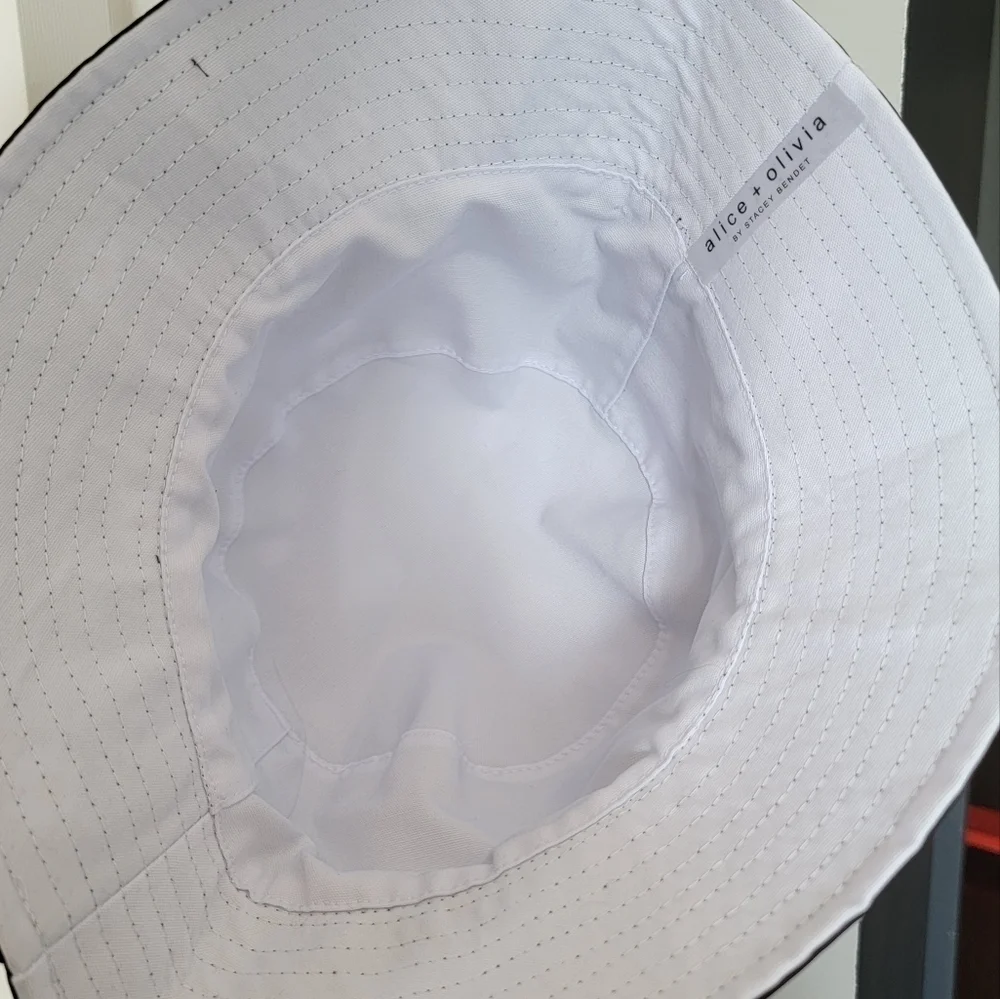 Alice + Olivia daisy bucket hat